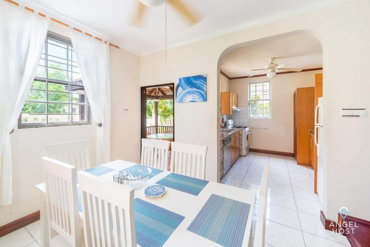 2-Story Townhome With Private Pool, Ideal For Group! Christ Church Exteriör bild