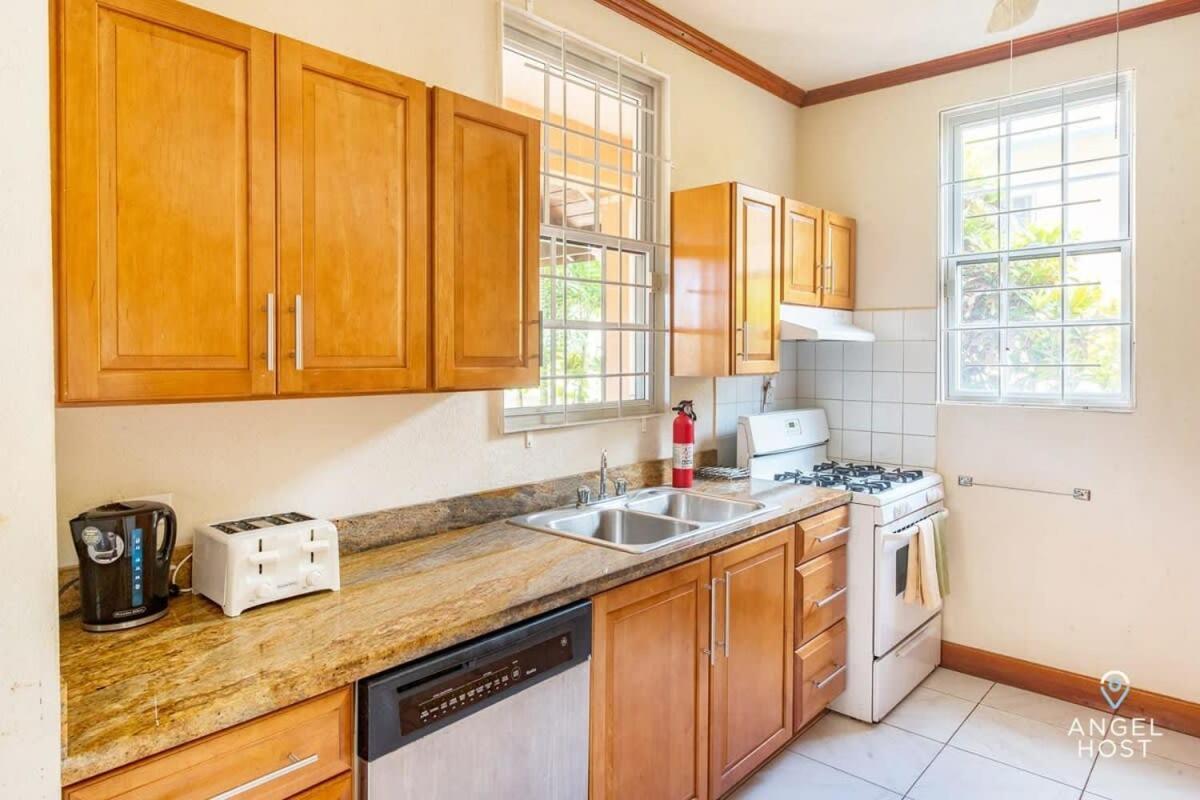 2-Story Townhome With Private Pool, Ideal For Group! Christ Church Exteriör bild