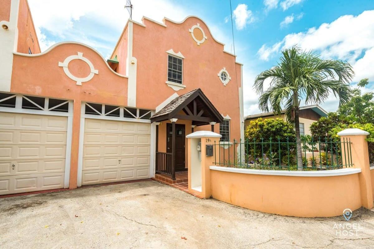 2-Story Townhome With Private Pool, Ideal For Group! Christ Church Exteriör bild