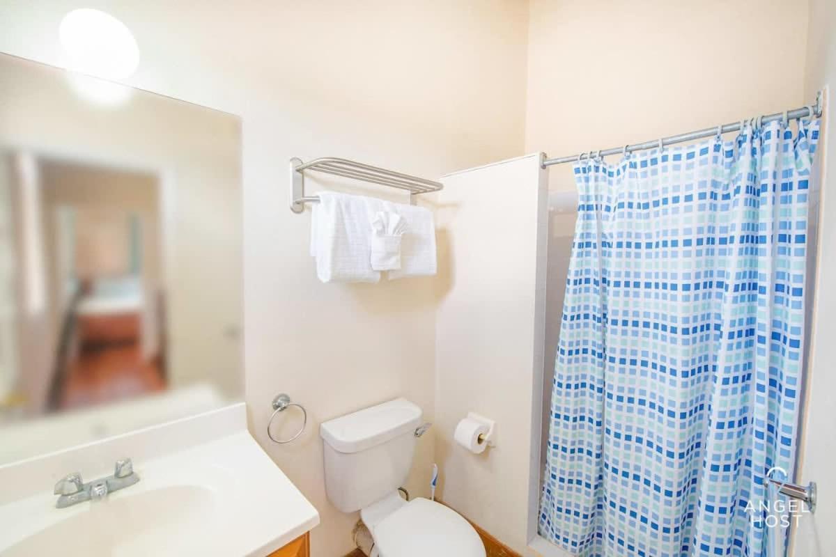 2-Story Townhome With Private Pool, Ideal For Group! Christ Church Exteriör bild