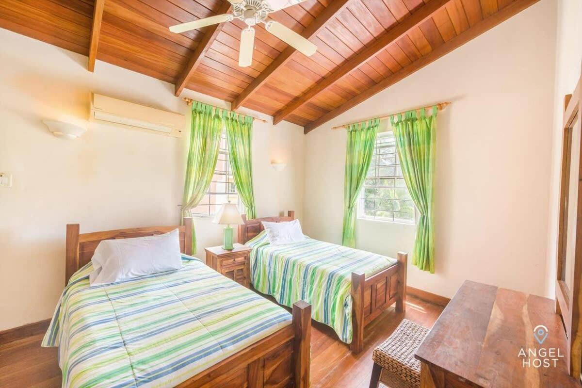2-Story Townhome With Private Pool, Ideal For Group! Christ Church Exteriör bild