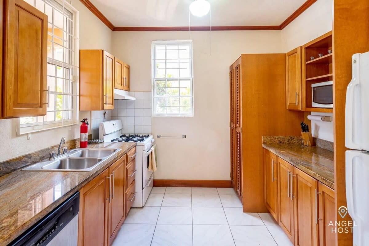 2-Story Townhome With Private Pool, Ideal For Group! Christ Church Exteriör bild